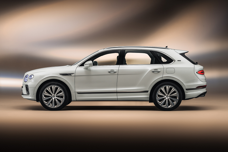 SUV siêu sang Bentley Bentayga Odyssean thứ hai sau Flying Spur được trang bị có bộ la-zăng hợp kim 22 inch với các chi tiết Pale Brodgar, phù hợp với các điểm nhấn trên thân xe phía dưới và huy hiệu đặc biệt trên cột D của xe.