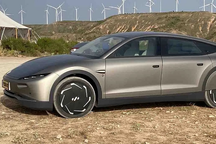 Lex Hoefsloot, đồng sáng lập kiêm Giám đốc điều hành của Lightyear cho biết: "Năm 2016, chúng tôi chỉ có một ý tưởng. Ba năm sau, chúng tôi có một nguyên mẫu. Giờ đây, sau sáu năm thử nghiệm, với thiết kế và vô số trở ngại, Lightyear 0 là bằng chứng cho thấy điều không thể thực sự có thể xảy ra".