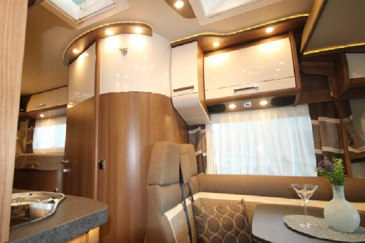 Xe được trang bị pin 80 amp giờ tiêu chuẩn, người mua cũng có thể lắp thêm khối pin thứ 2 để có thêm năng lượng.