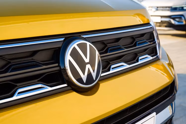 T-Cross còn có tên gọi khác là Taigun tại Ấn Độ, trong khi đó tại châu Âu và các thị trường khác trên thế giới, mẫu xe này sử dụng tên gọi T-Cross. Xe có kích thước dài x rộng x cao lần lượt là 4.221 x 1.760 x 1.612 mm, trục cơ sở 2.651 mm. Những thông số này tương đương với phiên bản được phân phối tại thị trường Indonesia trước đó, đồng thời cũng lớn hơn mọi mặt so với phiên bản tại thị trường châu Âu.