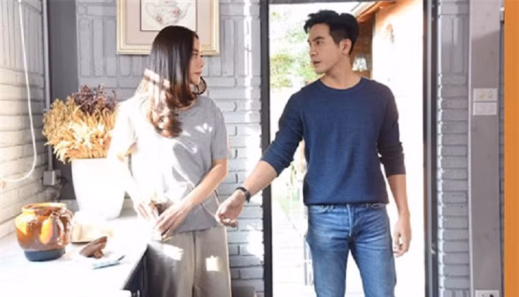 Ly hon 3 nam, tinh co gap lai vo cu trong dam cuoi cua nguoi ban