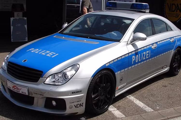 Chiếc xe thực ra không dùng để đi tuần, Theo Bộ trưởng GTVT của Đức thì những “siêu xe” cảnh sát chỉ như hình thức nhắc nhở người tham gia giao thông có trách nhiệm lái xe an toàn.