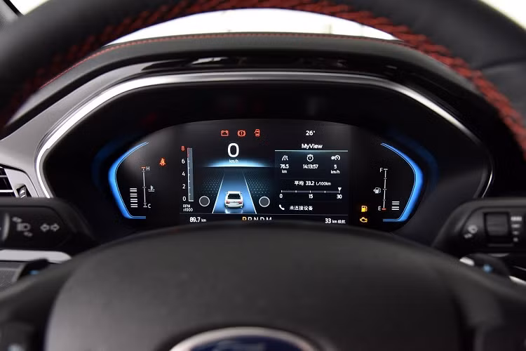 Đặc biệt, Ford Focus Sedan 2022 sẽ có thêm phiên bản mang kiểu dáng thể thao ST Line. Trong khi đó, Ford Focus Hatchback 2022 lại có phiên bản tương ứng là S Edition. Cả hai phiên bản này đều đi kèm logo riêng.