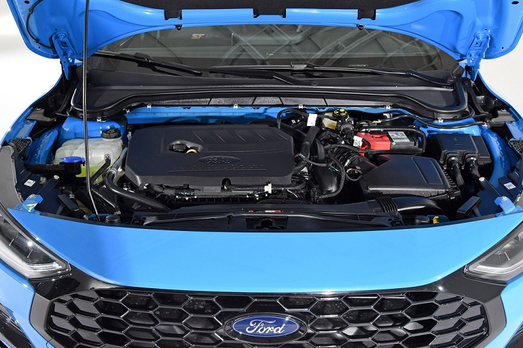 Nằm bên dưới nắp ca-pô của mẫu xe hạng C này là động cơ xăng 4 xi-lanh, tăng áp, dung tích 1.5L mới, tạo ra công suất tối đa 177 mã lực và mô-men xoắn cực đại 243 Nm. Động cơ kết hợp với hộp số tự động 6 cấp, cho phép xe tăng tốc từ 0-100 km/h trong thời gian 7,9 giây. Ngoài ra, xe còn có 3 chế độ lái là Tiêu chuẩn, Tiết kiệm và Thể thao.