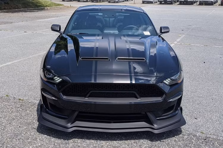 Shelby Super Snake 2021 mới, 1 siêu phẩm trong dòng "rắn hổ mang" đã được Shelby cho ra đời để phục vụ các đại gia thích tốc độ. Hiện không rõ chiếc xe thể thao đầy mạnh mẽ Shelby Super Snake được mang về dải đất hình chữ S khi nào nhưng sự có mặt của "siêu rắn" Shelby Super Snake này hứa hẹn sẽ giúp không ít người sưu tập hay các dân chơi sành xe xuống tiền để mua về.