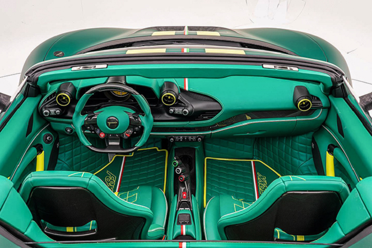 Mansory còn thay đổi phần mềm quản lý động cơ xăng V8, dung tích 3.9L tăng áp kép của xe để tăng công suất lên 880 mã lực và mô-men xoắn cực đại 980Nm