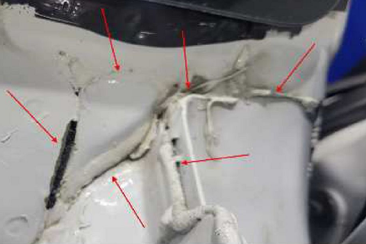 GM sẽ thêm chất làm kín AC Delco RTV Engine Sealant vào đầu nối pin điện áp cao của xe bị lỗi.