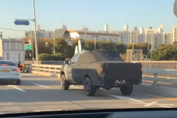 Theo nhiều nguồn tin, hãng xe Kia cũng sẽ không phát triển bán tải trên khung gầm CUV - unibody như mẫu xe "anh em" cùng tập đoàn là chiếc xe bán tải chạy phố Hyundai Santa Cruz.