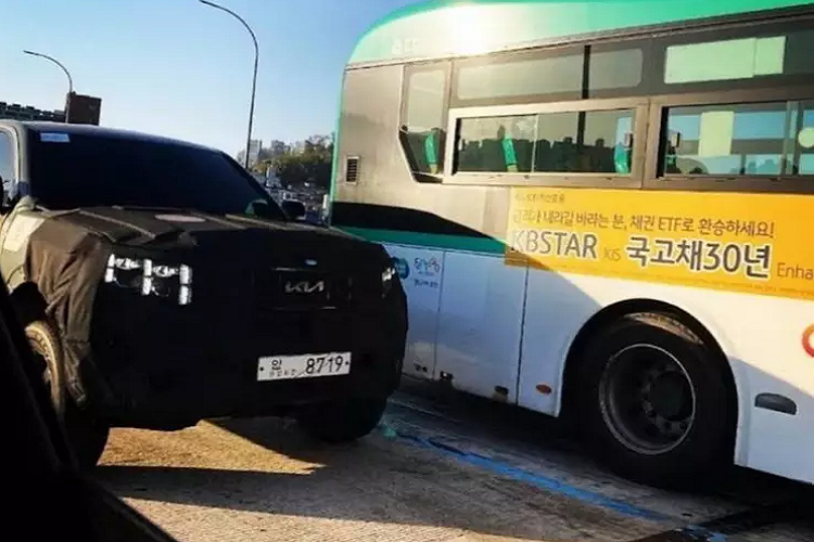 Ngoại hình mẫu bán tải Kia to lớn và hầm hố, mang nhiều nét giống dòng xe SUV cỡ lớn Kia Mohave cùng hãng đang có mặt tại thị trường Mỹ.