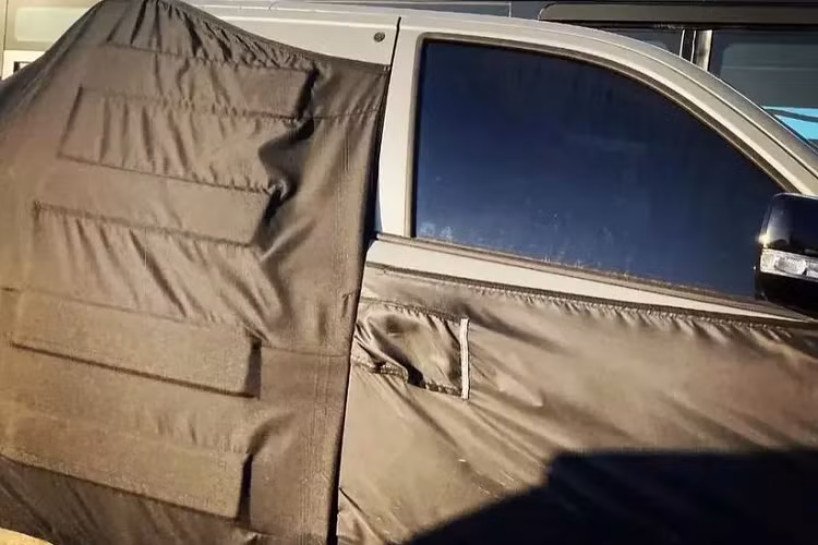 Nhiều năm trước Kia đã từng giới thiệu mẫu xe bán tải KCV-4 hay Mojave concept (năm 2004). Tuy nhiên, các xe này đều chưa từng được sản xuất, hoặc "biến hóa" thành một chiếc SUV.