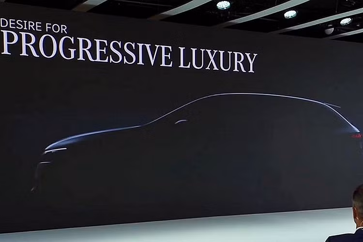 Bản cao cấp hơn là AMG EQE 43 4MATIC sử dụng cặp động cơ điện, sản sinh 469 mã lực và mô men xoắn cực đại đạt 858 Nm. Biến thể hiệu suất cao AMG EQE 53 4MATIC+ sẽ được trang bị gói nâng cấp động cơ AMG Dynamic Plus Package, cho công suất lên tới 617 mã lực, mô men xoắn đạt 950 Nm.