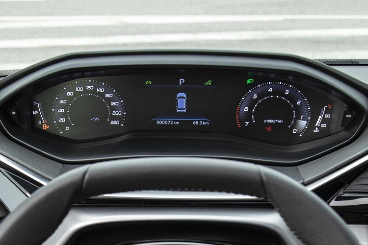 Bên trong Peugeot 408 2022 là không gian nội thất tạo cảm giác hiện đại và công nghệ cao. Mẫu sedan cỡ C này tiếp tục được áp dụng ý tưởng thiết kế i-Cockpit quen thuộc của hãng Peugeot.