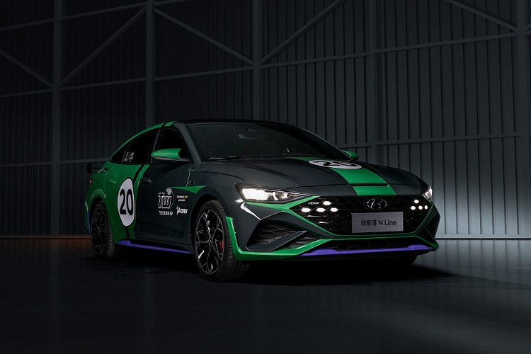 Hiện giá xe Hyundai Lafesta N Line 2023 vẫn chưa được công bố. Chỉ biết rằng, khi mua mẫu xe này, khách hàng Trung Quốc có thể chọn những màu sơn ấn tượng hơn như Gulf Oil... hoặc xanh phối đen theo phong cách xe đua Mỹ cổ điển.