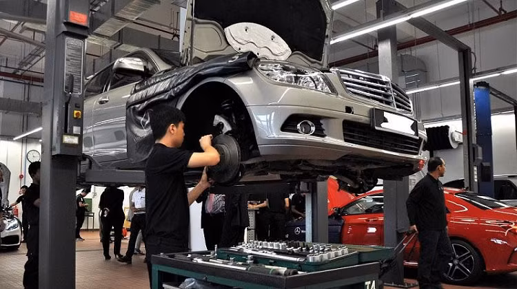 Nen bao duong oto tai dai ly chinh hang hay xuong dich vu ngoai?-Hinh-2