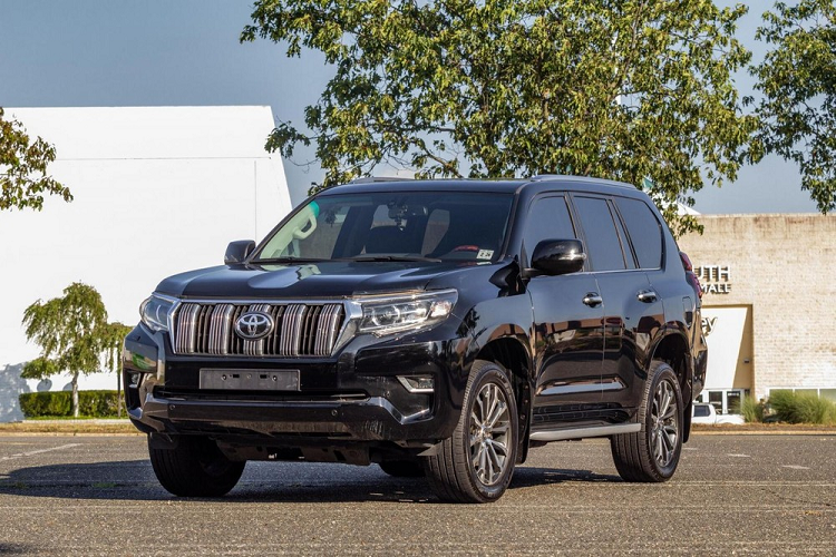 Tất nhiên, vẫn có những người sống ở Mỹ yêu thích dòng xe Toyota Land Cruiser Prado. Chủ sở hữu của chiếc Toyota Land Cruiser Prado được bán đấu giá trên trang Car &amp; Bids dưới đây có lẽ là người như thế.