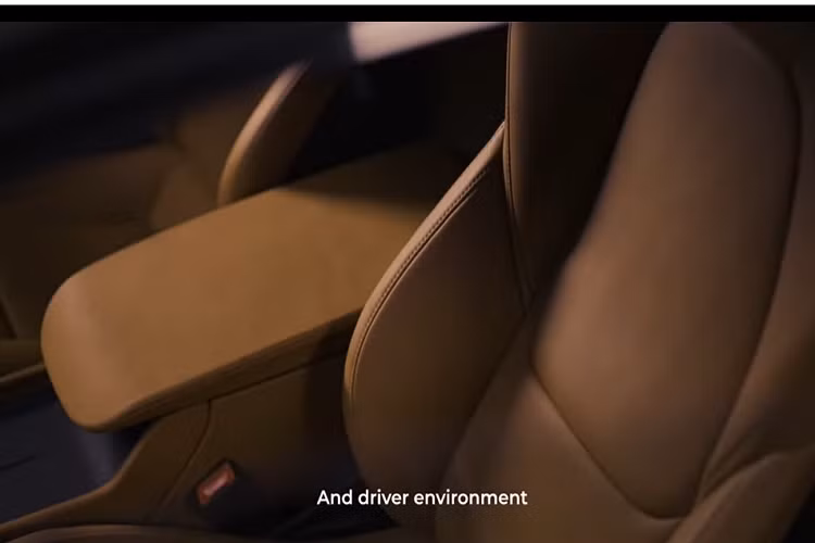 Sẽ chỉ có 499 chiếc coupe điện được Charge hoàn thiện thủ công tại London, giá xe Ford Mustang 1967 chạy điện bán ra sẽ không dưới 350.000 bảng (tương đương 458.277 USD hay 10,4 tỷ đồng). Mặc dù hãng độ có trụ sở tại Anh Quốc đã cho phép khách hàng đặt cọc, song chưa công bố thời điểm nào sẽ tiến hành giao xe.