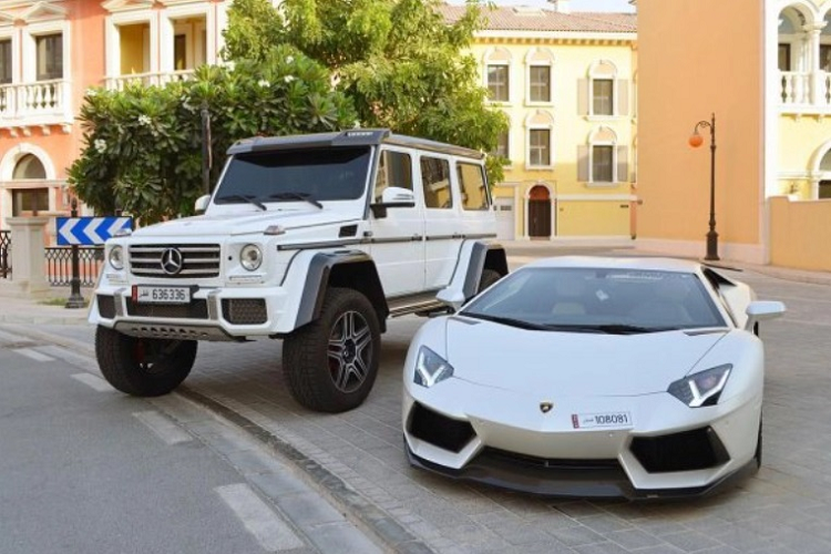 Hiện Mohammed Al Kubaisi sở hữu Ferrari 458 Italia giá 240.000 USD, Mercedes-Benz SLS AMG giá 221.000 USD, Bentley Continental GT giá 235.000 USD và mới mua thêm một chiếc Rolls-Royce Ghost giá 270.000 USD. Danh sách trên là chưa kể những siêu xe từng qua tay anh.