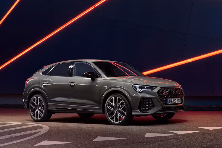 Audi cho biết, khách hàng quan tâm đến bản đặc biệt RS Q3 Edition 10 Years có thể đặt mua toàn bộ xe, hoặc đặt riêng các thành phần của gói nâng cấp nếu đã có sẵn xe RS Q3 hoặc RS Q3 Sportback thế hệ mới nhất hiện nay.