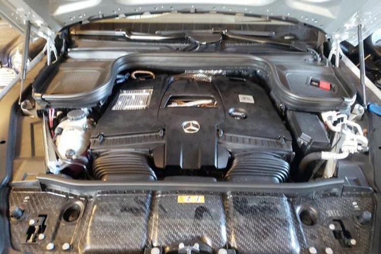 Nằm dưới nắp capo Mercedes-Maybach GLS 600 là động cơ tăng áp kép V8 4.0L cho ra công suất tối đa 550 mã lực và momen xoắn cực đại 730 Nm tại dải vòng tua 2.500 - 5.500 vòng/phút.