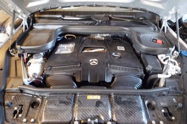 Nằm dưới nắp capo Mercedes-Maybach GLS 600 là động cơ tăng áp kép V8 4.0L cho ra công suất tối đa 550 mã lực và momen xoắn cực đại 730 Nm tại dải vòng tua 2.500 - 5.500 vòng/phút.