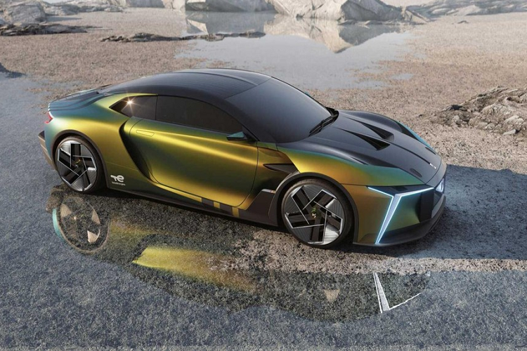 DS E-Tense Performance cũng có hình dạng hệ thống treo được giới thiệu là đảm bảo độ bám đường tốt nhất có thể, bao gồm trên cả các đường đua đô thị mấp mô và trong mọi điều kiện thời tiết.