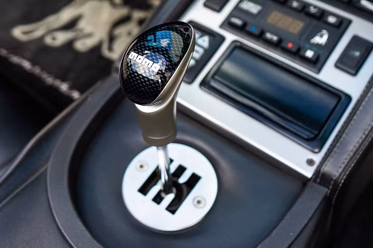 Phiên bản roadster của Diablo đã được ra mắt tại Bologna Motor Show vào tháng 12/1995, trong đó phiên bản VT có kính chắn gió, cửa hút gió và cản sau được thiết kế lại. Cửa sổ mới có kính cửa vát và toàn bộ gói trang bị bộ mâm xe hợp kim OZ Racing mới.