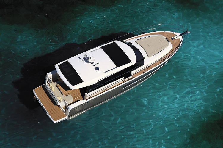 Ngoài ra, ngân hàng OCB mới đây cũng thông báo sắp bán đấu giá Rolls-Royce Phantom Lửa Thiêng với mức khởi điểm 28 tỷ đồng, chưa bao gồm các loại thuế, phí liên quan.