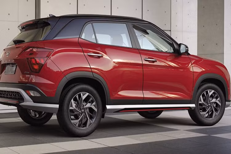 Chưa hết, mẫu crossover cỡ B này còn có ghế trước làm mát, điều hòa tự động 1 vùng tích hợp hệ thống lọc không khí, ngăn làm lạnh đồ uống dưới mặt táp-lô, sạc điện thoại thông minh không dây chuẩn Qi, hệ thống đèn viền thay đổi màu theo tâm trạng và 2 ngăn đựng cốc ở bệ tì tay hàng ghế sau. Nhiều khả năng Hyundai Creta 2022 dành cho thị trường Thái Lan được lắp ráp tại nhà máy mới ở Indonesia.