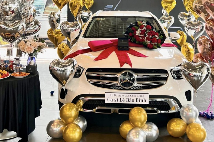 Ca si Le Bao Binh tau Mercedes-Benz GLC 200 hon 1,8 ty dong