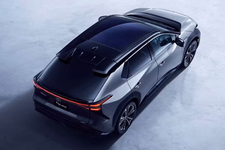 Nhà sản xuất ô tô Nhật Bản cho biết, mục tiêu trong suốt quá trình phát triển pin của hãng là duy trì 90% dung lượng sau 10 năm sử dụng hoặc tổng quãng đường đi 200.000 km, cũng là giới hạn chương trình thuê bao mà người dùng hiện nay có thể tiếp cận. Tất nhiên, mức độ chai pin thực tế trên mỗi xe có thể thay đổi, tùy thuộc vào điều kiện môi trường sử dụng và phương thức lái xe của mỗi tài xế.