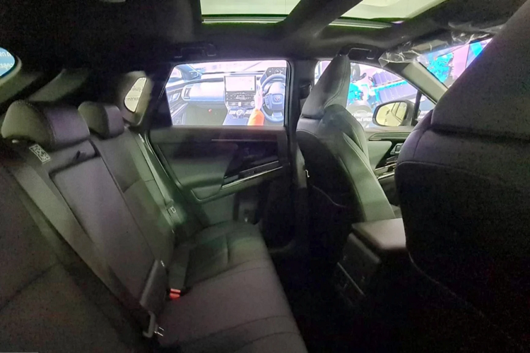 Theo hãng xe Nhật, cái tên bZ4X có nhiều ý nghĩa. Trong đó, "bZ" có nghĩa là "beyond zero" (hơn cả số 0 - liên quan đến mức phát thải =0 của xe điện). Còn 4X là tên gọi của xe theo kích cỡ và phân khúc. Toyota cũng đã đăng ký thương hiệu cho cụm từ bZ1X, bZ2X, bZ3X, bZ4X đến bZ5X.