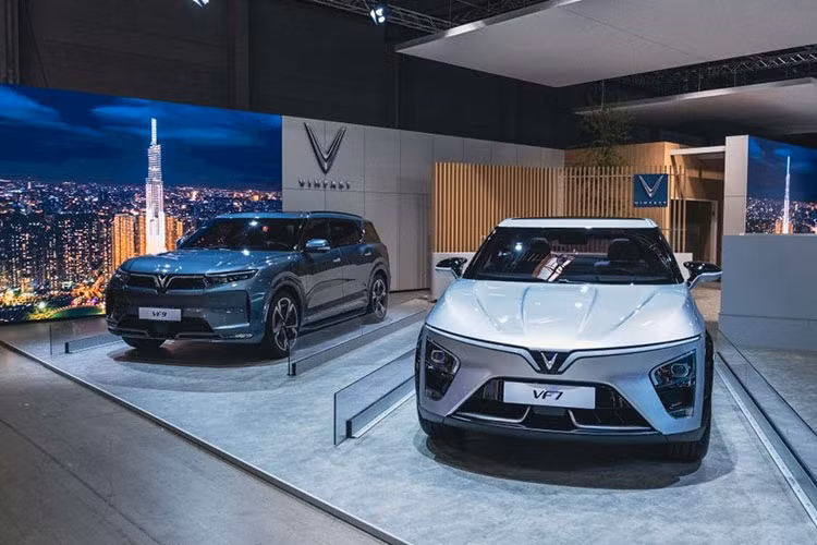 Nguoi My chiu chi cho oto dien hon xe xang, co hoi cho VinFast?