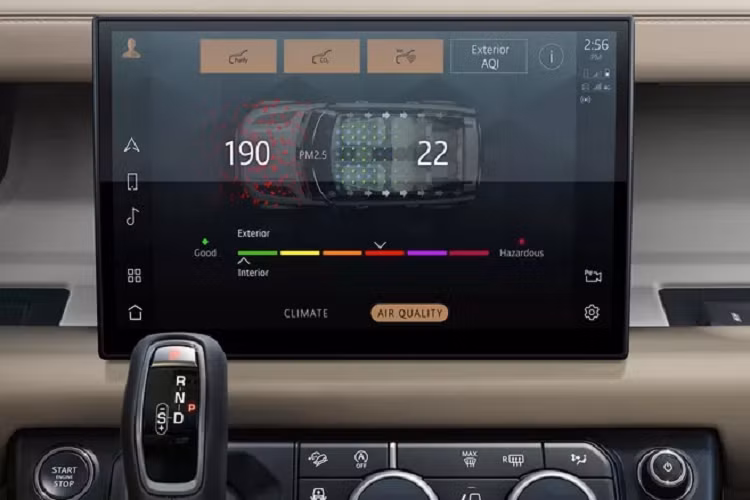 Ngoài ra, khách hàng có thêm Gói Ngoại thất Sáng màu Mở rộng Extended Bright Pack – bên cạnh Gói Ngoại thất Sáng màu Bright Pack, mang lại diện mạo độc đáo, trong khi toàn bộ vè dưới thân xe sơn màu Bạc Ceres Nhám và tấm chắn gầm trước sau màu Chrome Noble.