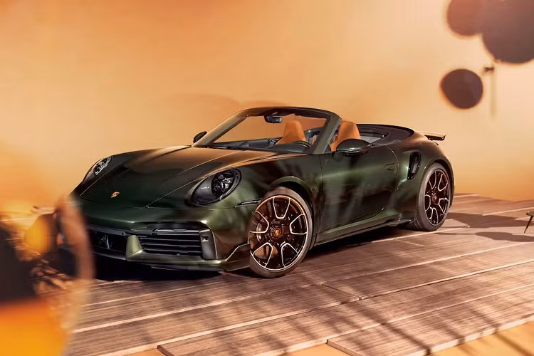 Porsche them tuy chon noi that co dien dat tien cho dong 911