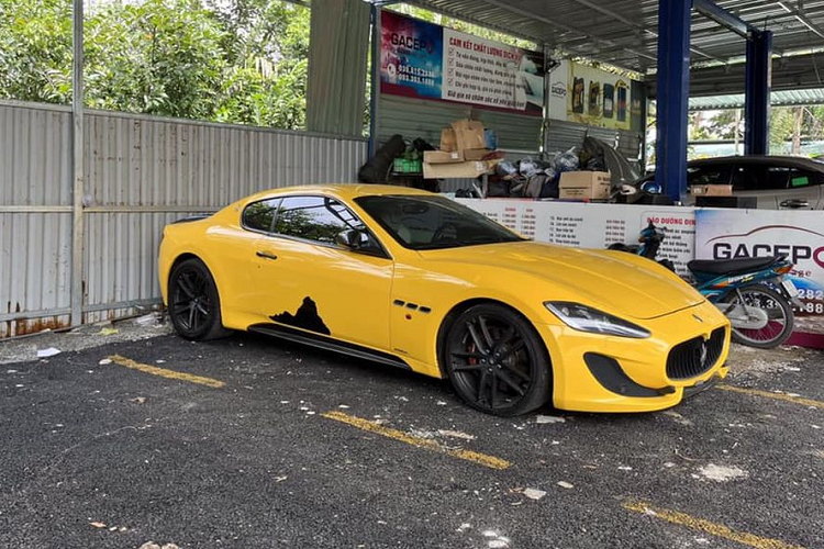 Được biết, siêu phẩm Maserati GranTurismo MC Sport Line trong bài viết được đưa về nước theo diện nhập khẩu chính hãng. Tại thời điểm đó, xe thuộc sở hữu của một đại gia đất Bắc. Một thời gian sau nó bất ngờ xuất hiện trên sàn xe cũ rồi “qua tay” nhiều đời chủ.