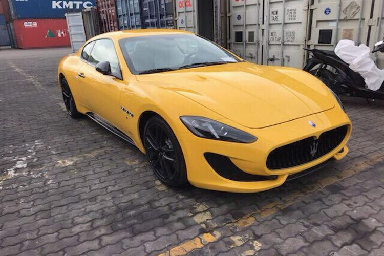 Cùng với đó là hộp số tự động 6 cấp do ZF sản xuất. Maserati GranTurismo Sport được trang bị hệ dẫn động cầu sau. Xe có khả năng tăng tốc từ 0-100 km/h chỉ trong 4,7 giây trước đi đạt tốc độ tối đa 300 km/h.