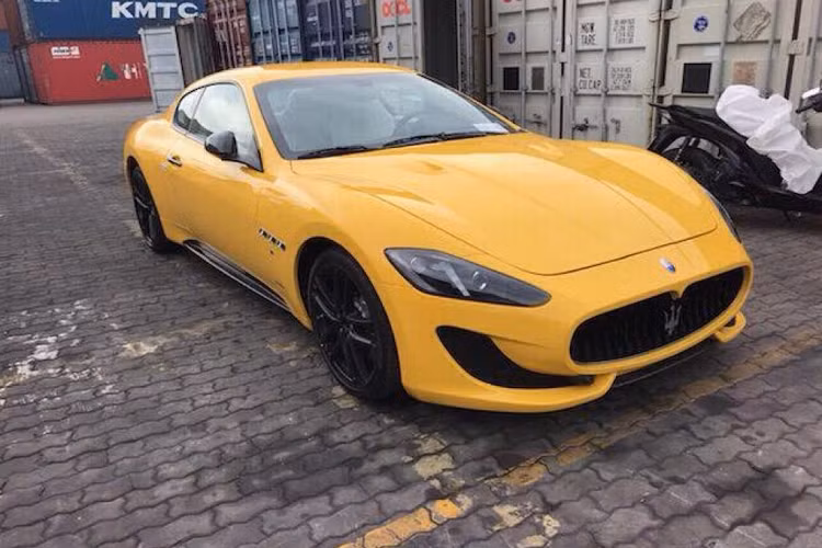 Cùng với đó là hộp số tự động 6 cấp do ZF sản xuất. Maserati GranTurismo Sport được trang bị hệ dẫn động cầu sau. Xe có khả năng tăng tốc từ 0-100 km/h chỉ trong 4,7 giây trước đi đạt tốc độ tối đa 300 km/h.
