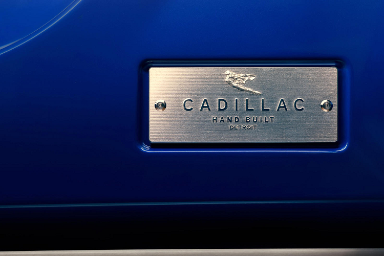 Celestiq sở hữu 2 mô-tơ điện được lắp đặt ở cả 2 trục bánh xe, tạo nên hệ dẫn động 4 bánh có tổng công suất 600 mã lực (447 kW), mô-men xoắn cực đại 867 Nm và khả năng tăng tốc 0-100 km/h trong vòng 3,8 giây.