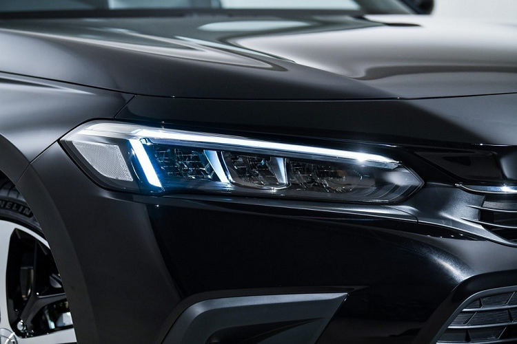 Hiện hãng Honda chưa công bố thông số động cơ của Civic e:HEV 2022 ở Thái Lan. Trong khi đó, Honda Civic e:HEV Hatchback 2022 ở châu Âu sở hữu công suất tổng cộng 181 mã lực và mô-men xoắn cực đại 325 Nm.