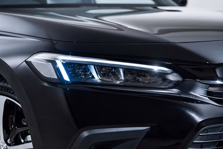 Hiện hãng Honda chưa công bố thông số động cơ của Civic e:HEV 2022 ở Thái Lan. Trong khi đó, Honda Civic e:HEV Hatchback 2022 ở châu Âu sở hữu công suất tổng cộng 181 mã lực và mô-men xoắn cực đại 325 Nm.