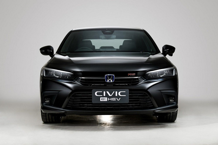 Nếu về Việt Nam, Honda Civic e:HEV 2022 sẽ đối đầu trực tiếp với Toyota Corolla Altis 2022 phiên bản hybrid