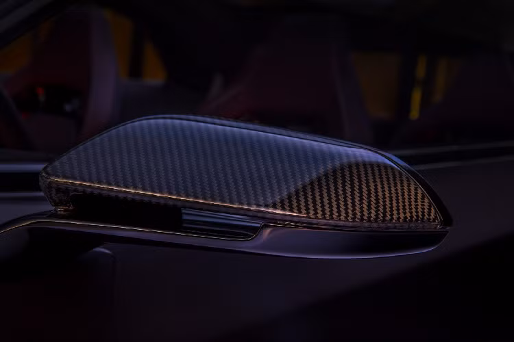 Thương hiệu cũng trang bị cho xe bảng màu tùy chọn lên đến chín tùy chọn màu sơn khác nhau và chín tùy chọn mâm xe khác nhau.