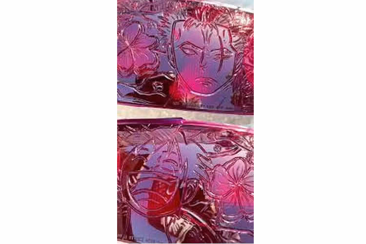 Quá trình này trông khá đơn giản nhưng thật ra lại rất phức tạp. Các thiết kế được vẽ lên thấu kính, sau đó được chạm khắc bằng máy khoan Dremel. Khi quá trình khắc hoàn tất, đèn được gửi đến một cửa hàng sơn và phủ lớp bảo vệ. Thời gian hoàn thiện một bộ đèn điêu khắc là khoảng 2 đến 4 tuần.