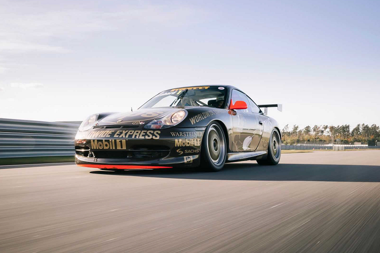 Ngoài việc Concept chia sẻ bộ phận với chiếc Porsche Boxster đầu tiên còn có các chi tiết về động cơ của mẫu xe 996.