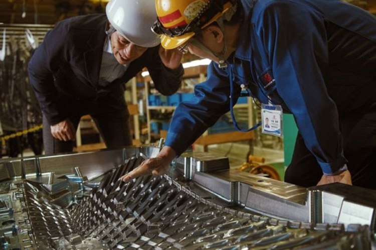 Với chiến lược phát triển của mình, Lexus đã thành công trong nhiều năm qua. Hãng xe sang Nhật Bản luôn ghi nhận mức doanh số khả quan tại nhiều quốc gia và mặc dù giá xe không ngừng tăng theo từng năm, các mẫu xe ôtô của Lexus luôn trong tình trạng “cháy hàng”.