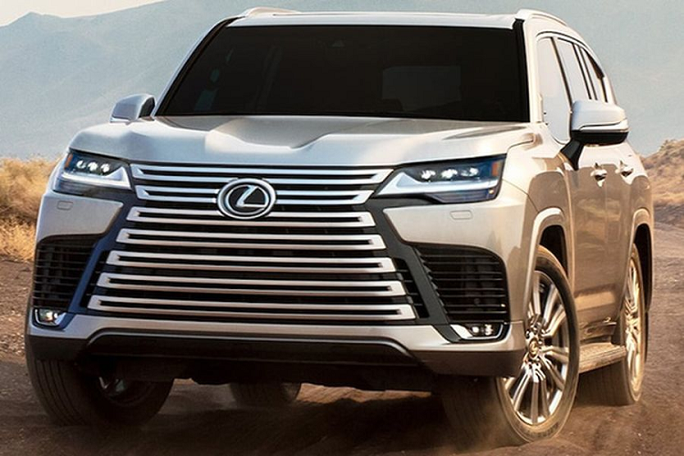 Lưới tản nhiệt của Lexus đẹp hay xấu luôn là một trong những chủ đề gây tranh cãi nhiều nhất trên các diễn đàn của giới mê xe. Một số chuyên gia thiết kế thẳng thắn chia sẻ rằng lưới tản nhiệt hình con suốt khá xấu, tạo nét không thoải mái cho xe, thậm chí còn so sánh chúng với khuôn mặt của quái vật Predator trong phim kinh dị Alien.