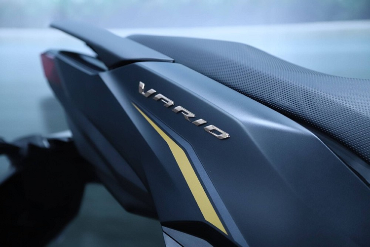 Tuy nhiên, Honda Vario 125 2022 vẫn dùng hệ thống đèn LED 2 tầng trên đầu xe.