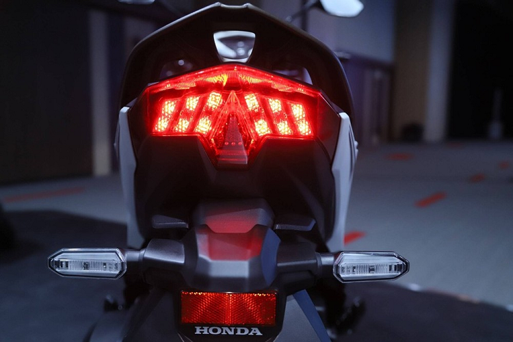 Giải thích về việc vì sao Vario 125 2022 không thay đổi nhiều trong thiết kế, ông Sompong Sureechairattanakul, người đứng đầu dự án Vario 125 2022 tại Trung tâm Nghiên cứu và Phát triển của Honda, cho biết: "Honda Vario 125 mới được phát triển dựa trên nhu cầu của khách hàng."