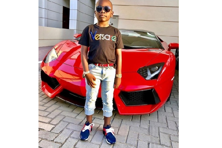 Ismailia được cho là giàu lên nhờ kinh doanh công ty bất động sản tại thành phố Lagos (Nigeria). Ismailia cũng đang phải đối mặt với nguy cơ chịu trách nhiệm hình sự với cáo buộc rửa tiền lên đến hơn 10 triệu bảng Anh (khoảng 303 tỷ đồng).