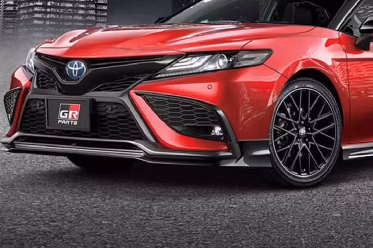 Đồng hành với đó là công nghệ D4S: kim phun trực tiếp đa điểm giúp nhiên liệu phân bổ rộng hơn, đều hơn, dẫn đến tỷ lệ hòa trộn không khí - nhiên liệu tốt hơn, VVT-iE: van biến thiên điều khiển điện tử.